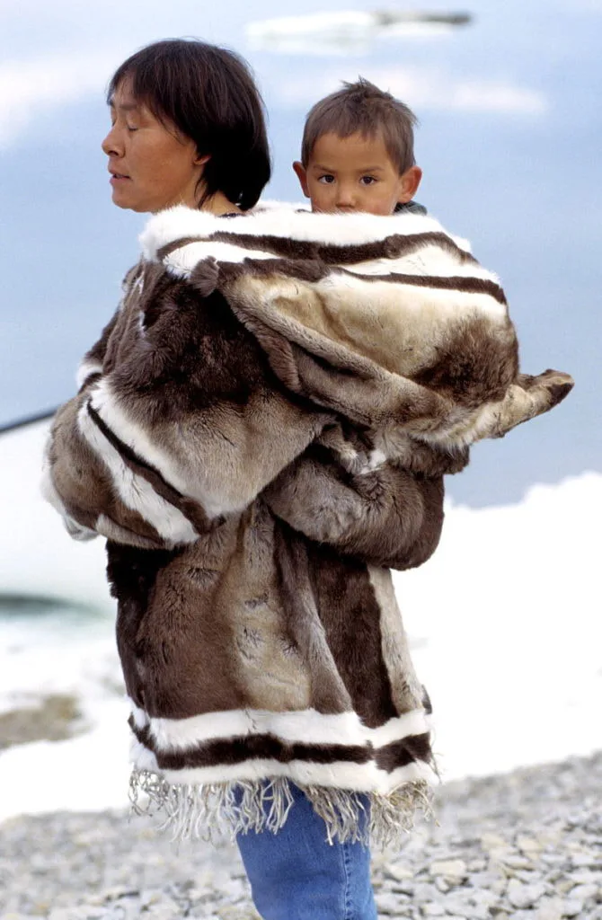 Inuit mama z dzieckiem